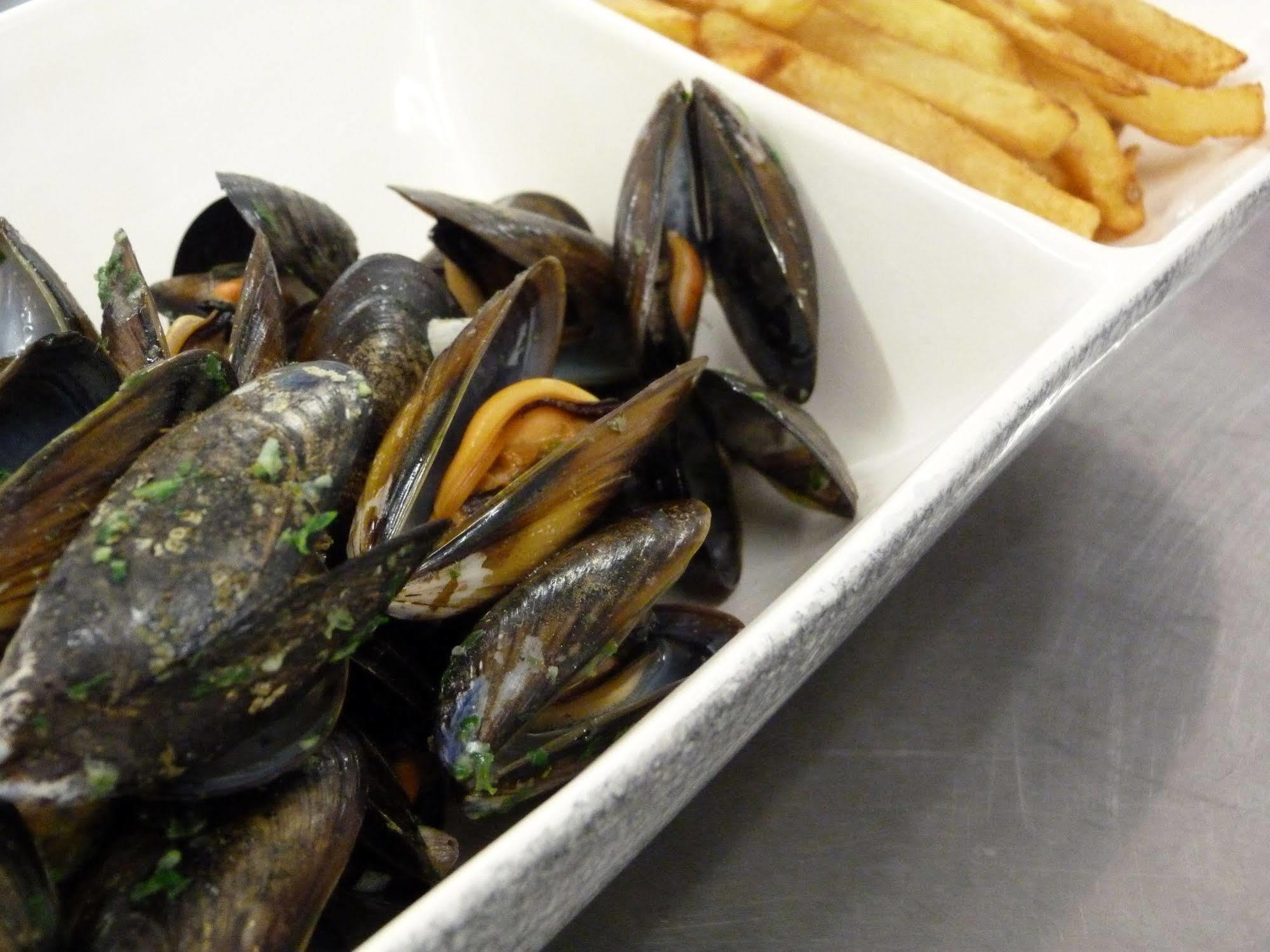 Logis Hotel- Hotel Restaurant Le Rialto Le Sequestre Eksteriør billede
